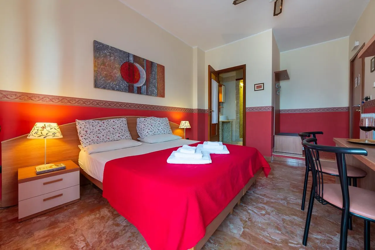 Aurora Rooms Lecce 4*,