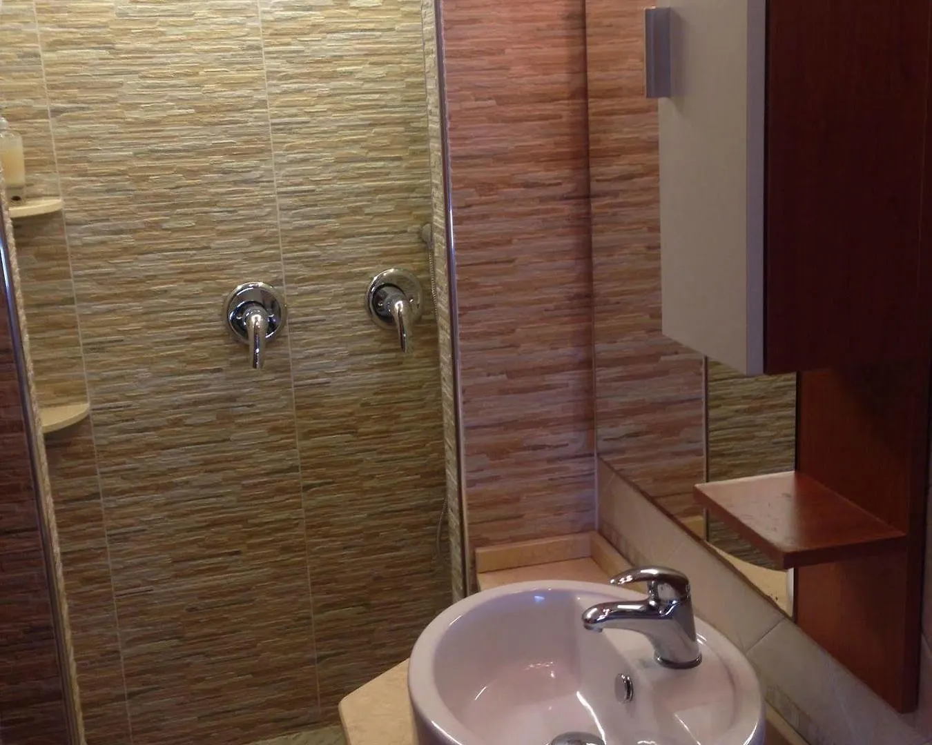 Aurora Rooms Lecce Italy